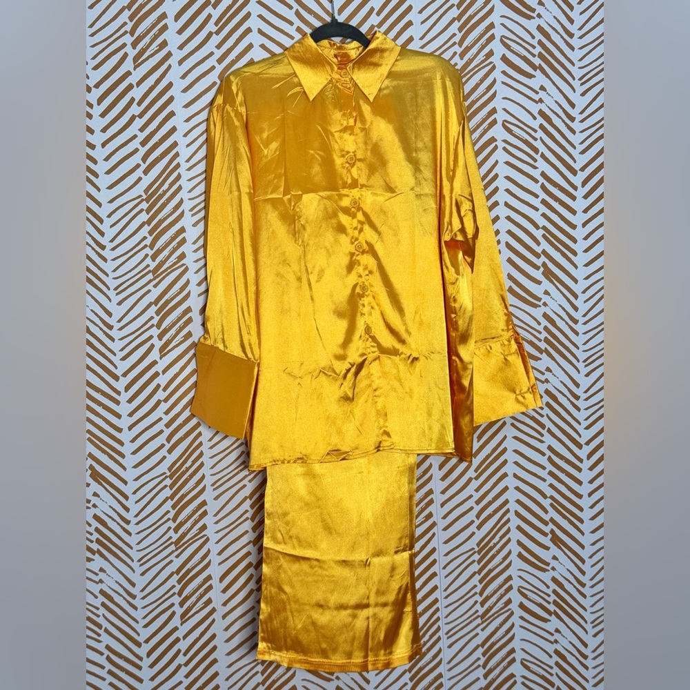 Elegant Gold Pantsuit Set for Women
